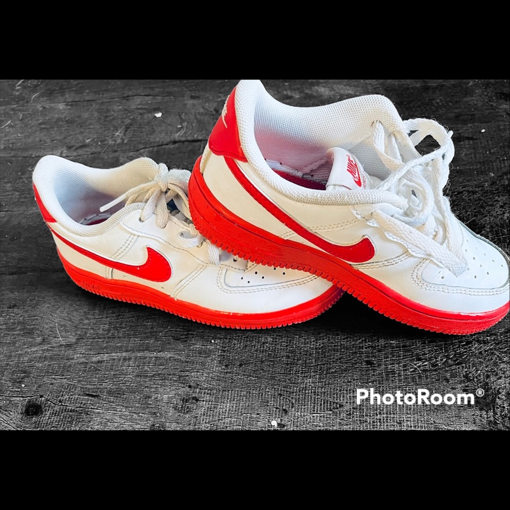 Nike Air Force 1 White Red Boys Size 9 CZ5900-102 Shoe Sneaker